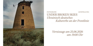 Ausstellung „Under Broken Skies“ im Baukunstarchiv NRW Vom 26. Juni bis 9. August 2026 ist im Baukunstarchiv NRW in Dortmund die Fotoausstellung „Under Broken Skies. Ukrainisch-deutsches Kulturerbe an der Frontlinie“ zu sehen. Die Vernissage findet am 25. Juni 2026 um 19:00 Uhr statt.